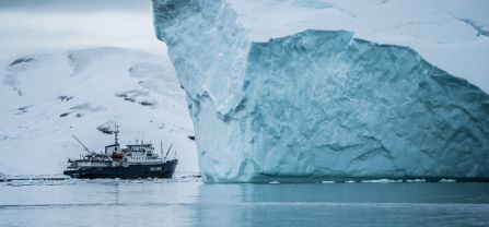 Arctic & boat image
